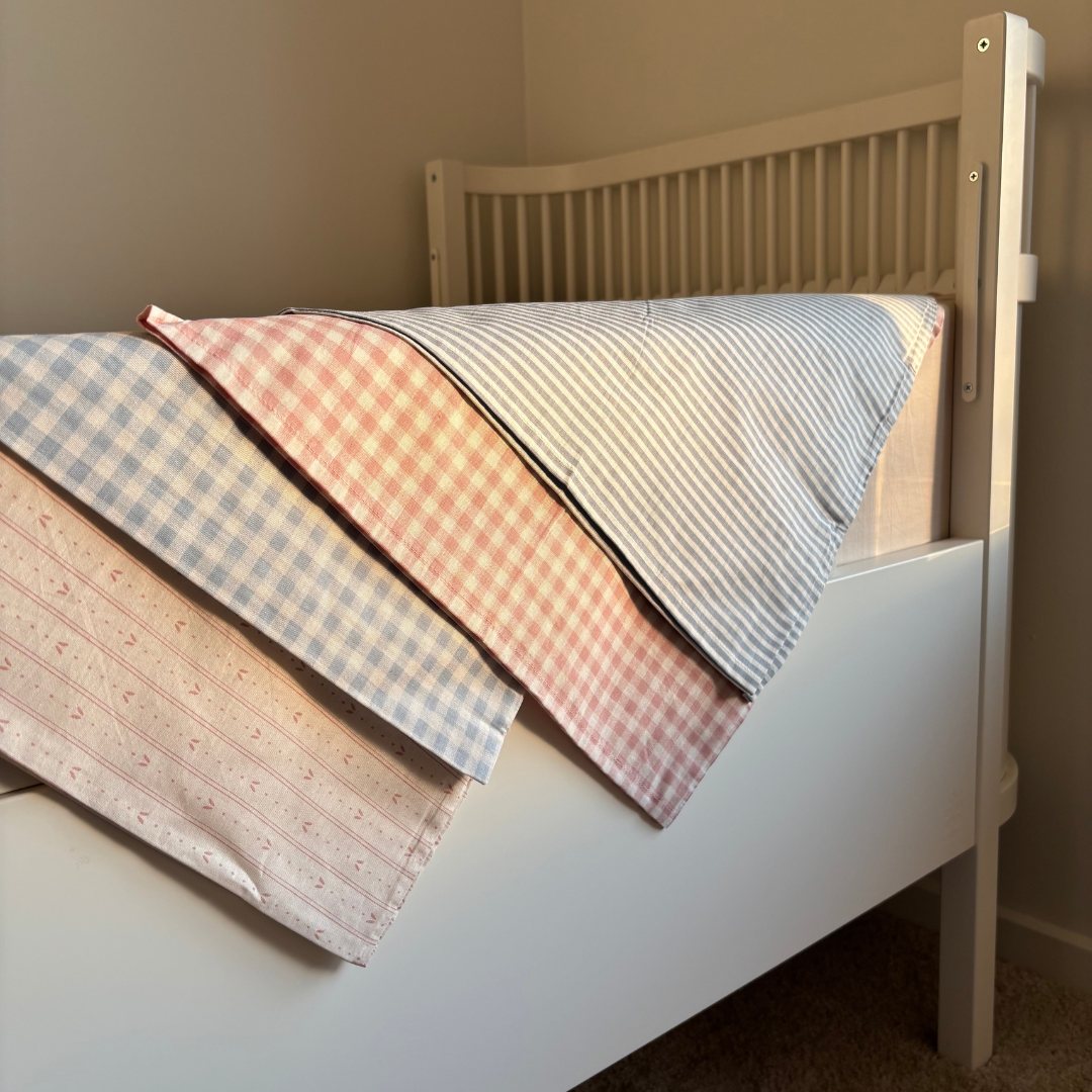 By Mats - Baby sengetøj - 100% Blødt bomuld - 70x100 cm - Blue Check