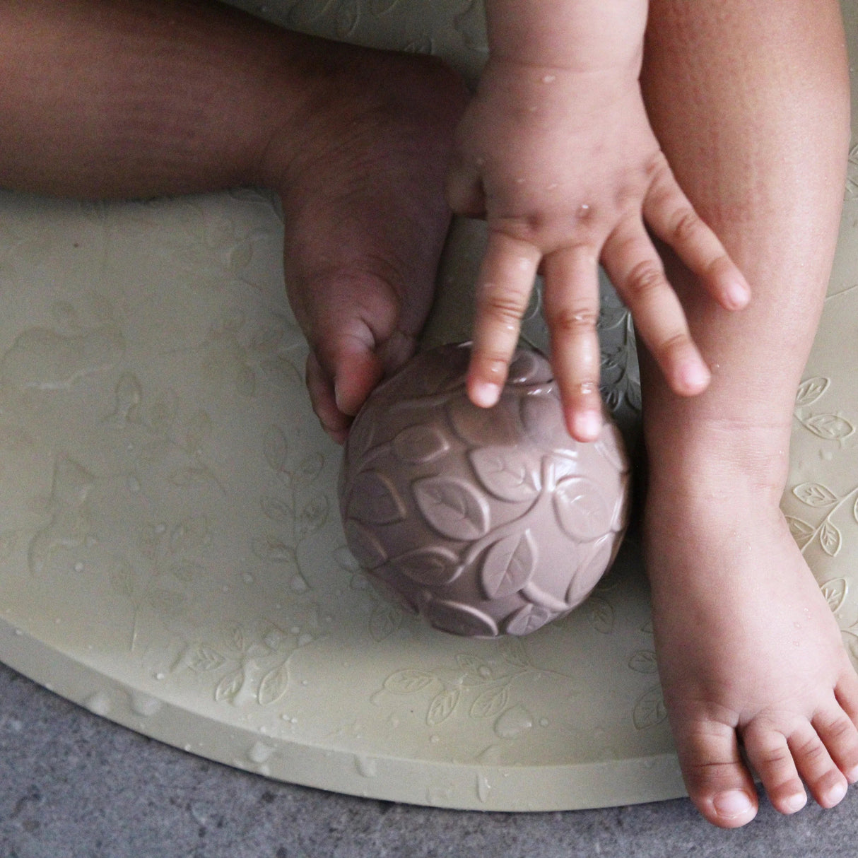 Natruba - Bademåtte med blad mønster - Ø50 cm - Sage