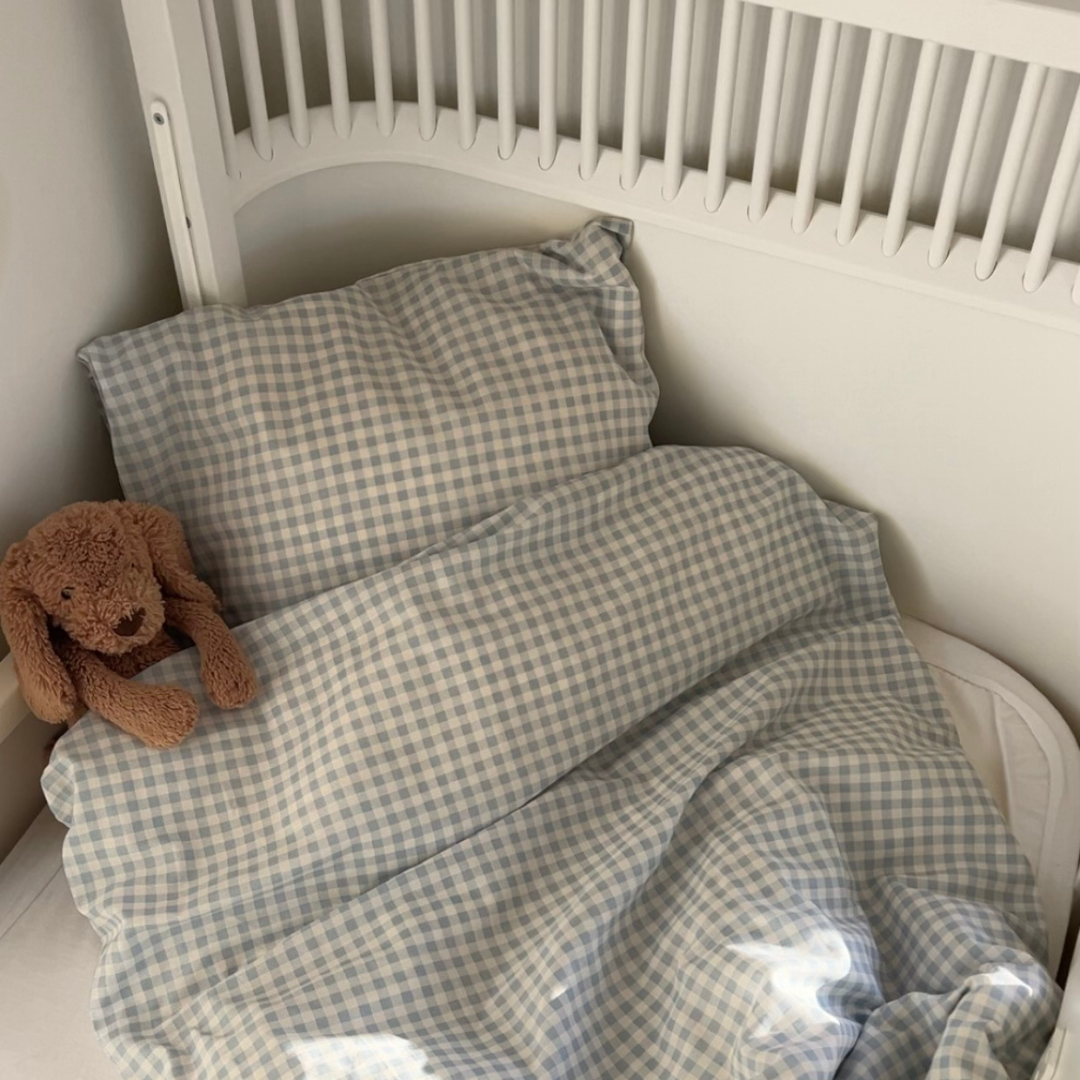 By Mats - Baby sengetøj - 100% Blødt bomuld - 70x100 cm - Blue Check