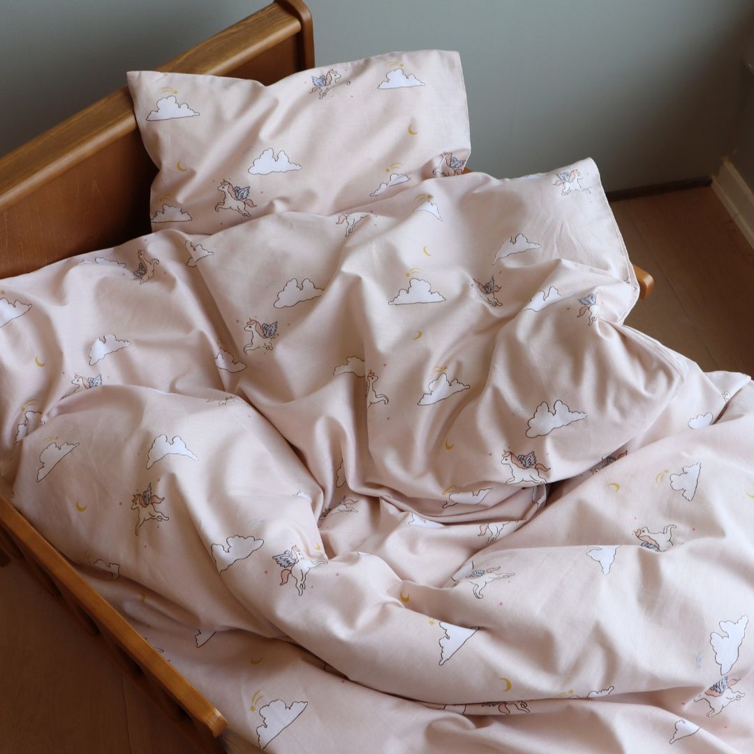 By Mats - Baby sengetøj - 100% Blødt bomuld - 70x100 cm - Unicorn Dream