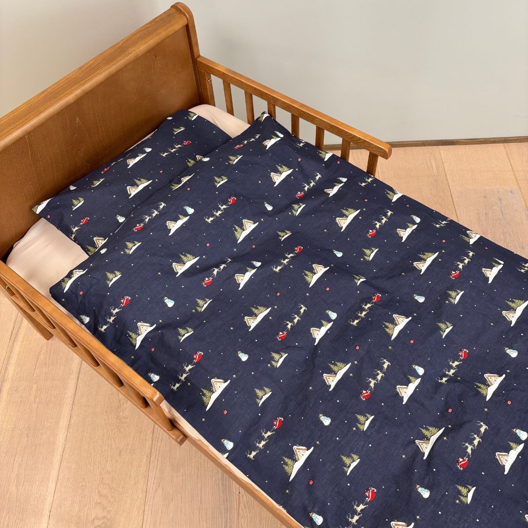 By Mats - Junior sengetøj - 100% Blødt bomuld - 100x140 cm - Santa Is Coming