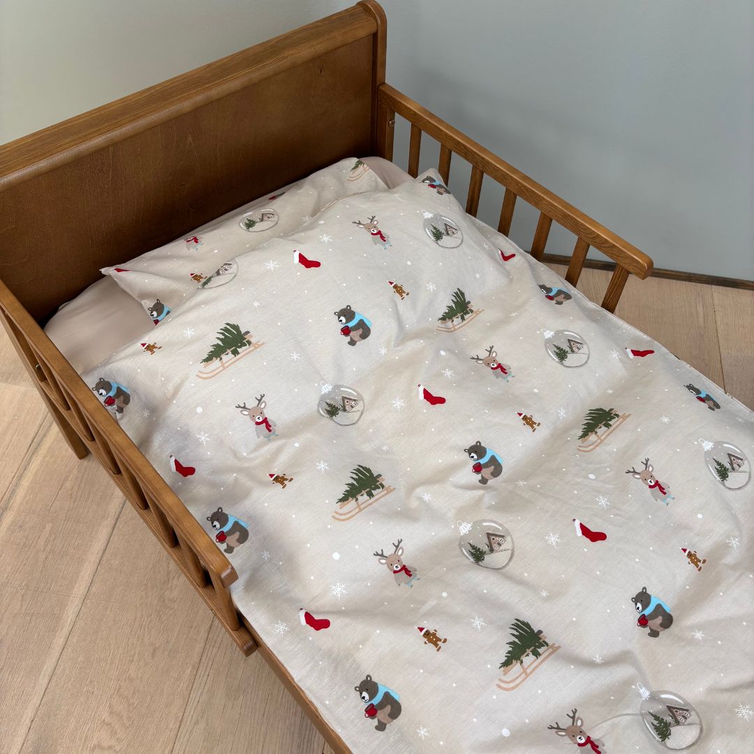 By Mats - Baby sengetøj - 100% Blødt bomuld - 70x100 cm - Cozy Christmas