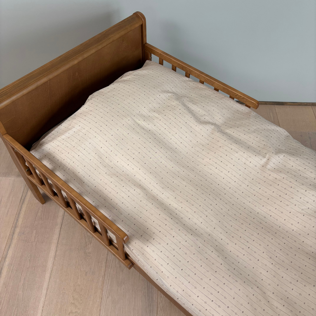 By Mats - Baby sengetøj - 100% Blødt bomuld - 70x100 cm - Flower Stripe