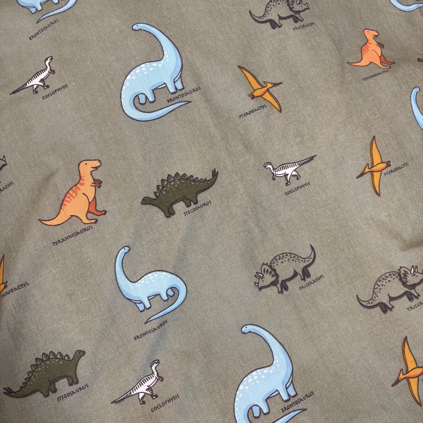 By Mats - Junior sengetøj - 100% Blødt bomuld - Dino names