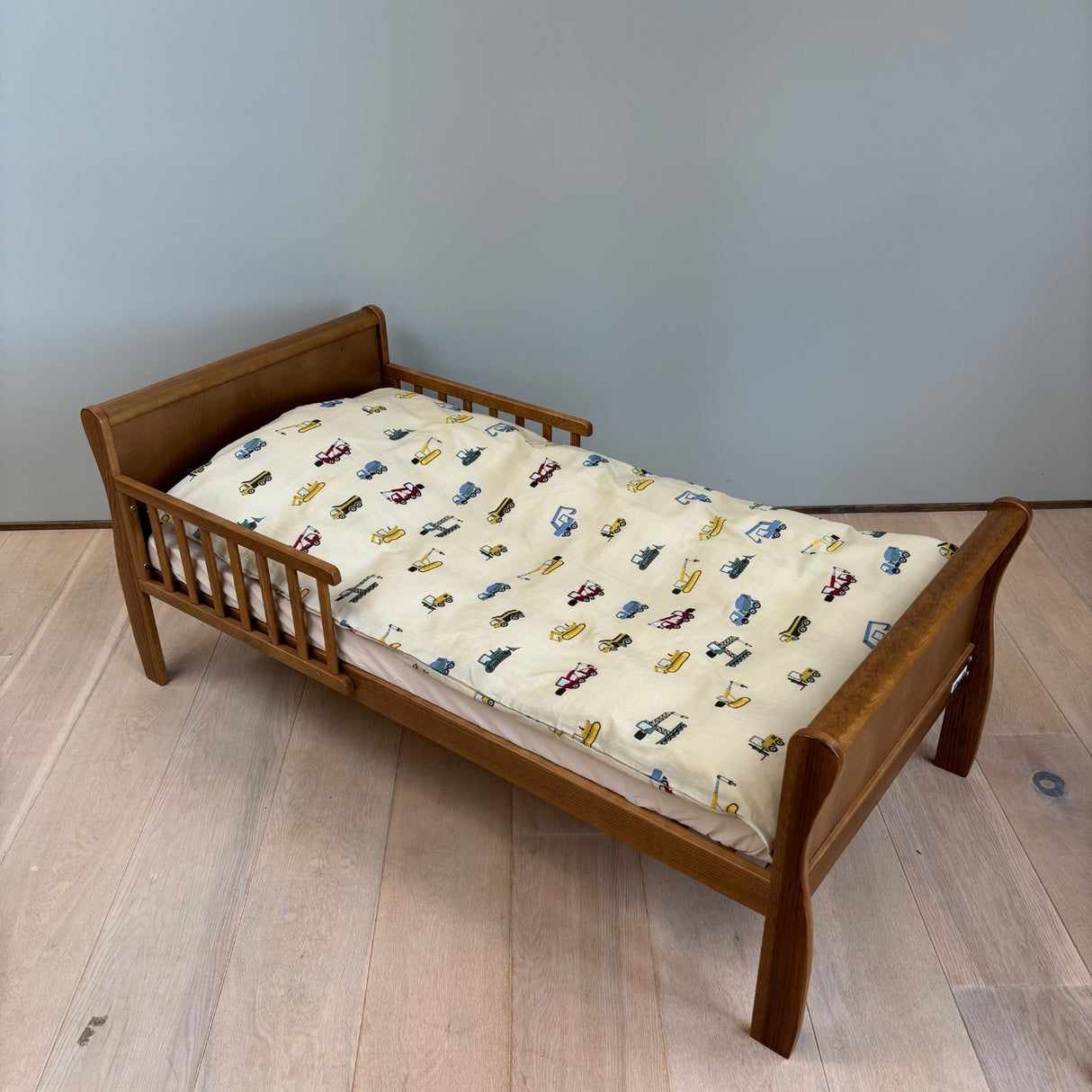 By Mats - Junior sengetøj - 100% Blødt bomuld - Working machines