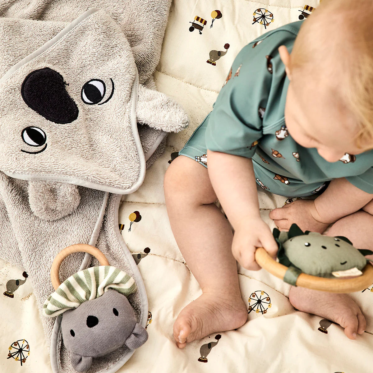 nuuroo - Babyrangle - Stimulerende rangle med lyd - Økologisk bomuld