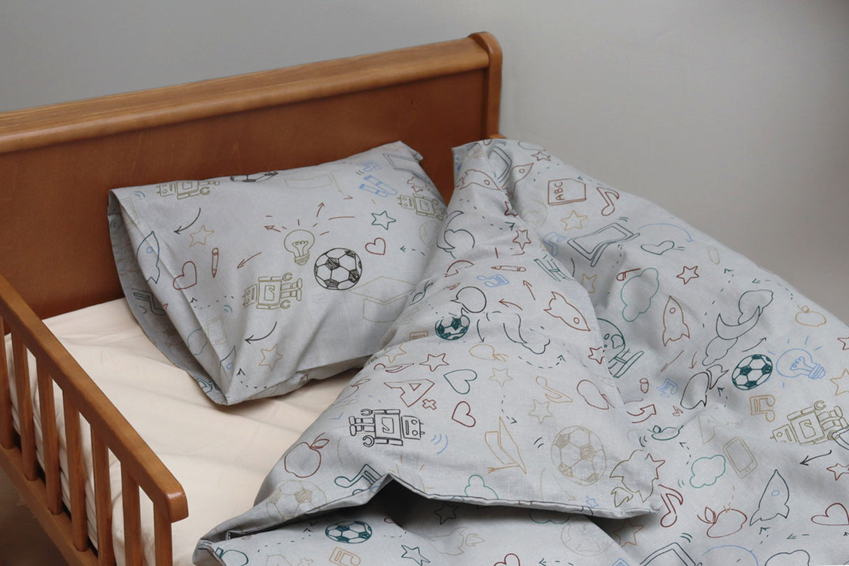 By Mats - Baby sengetøj - 100% Blødt bomuld - Grå med motiver