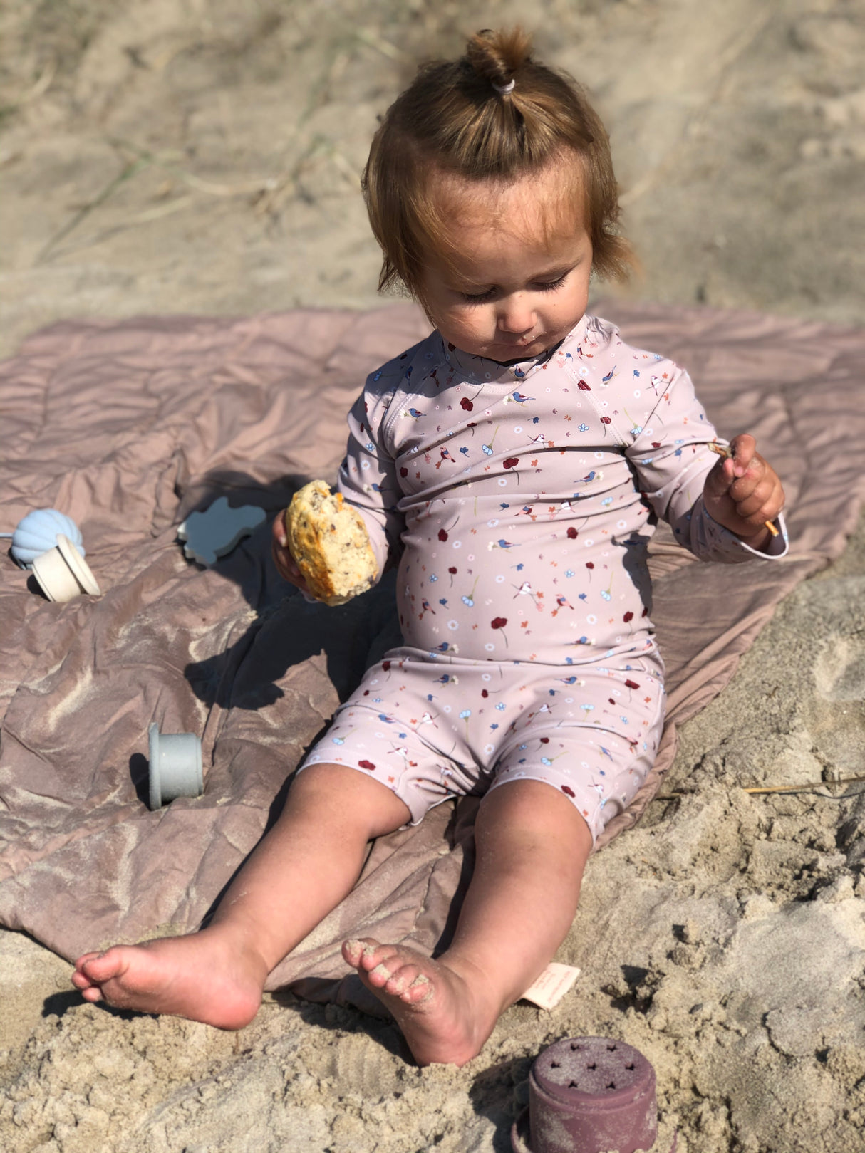 Petu Petu - Svømmedragt til børn - Str. 98-104 - Beige med blomster