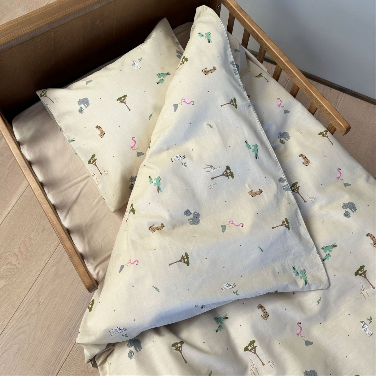 By Mats - Junior sengetøj - 100% Blødt bomuld - 100x140 cm - Safari