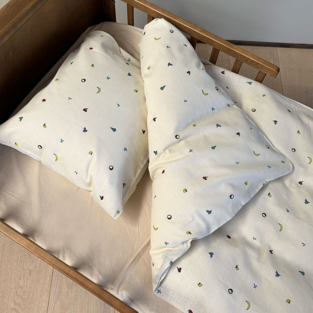 By Mats - Junior sengetøj - 100% Blødt bomuld - 100x140 cm - Fruits