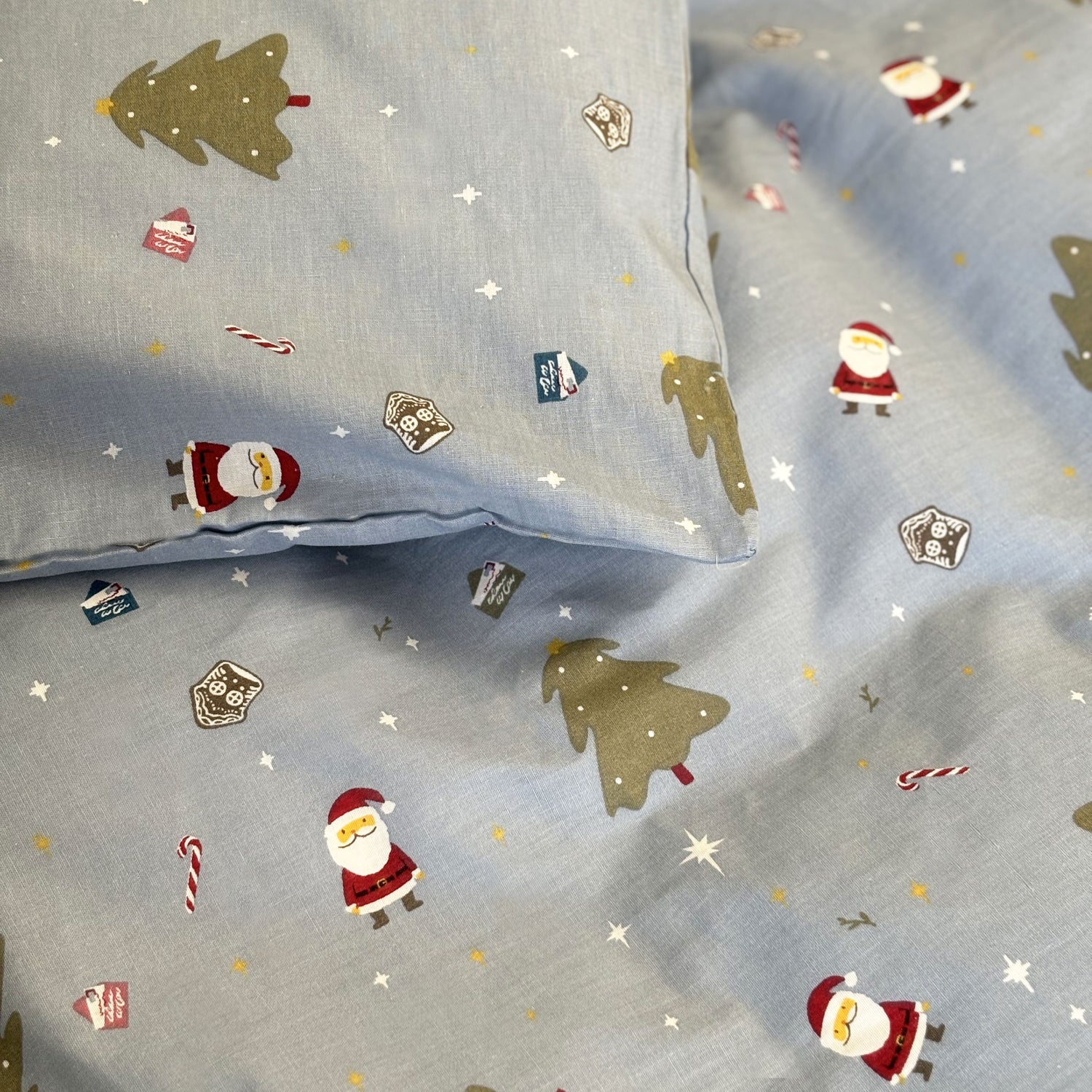 By Mats - Baby sengetøj - 100% Blødt bomuld - 70x100 cm - Dear Santa