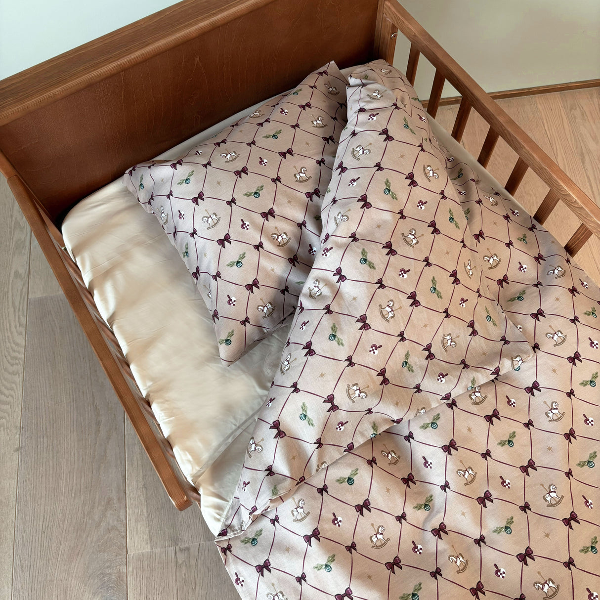 By Mats - Baby sengetøj - 100% Blødt bomuld - 70x100 cm - Noel