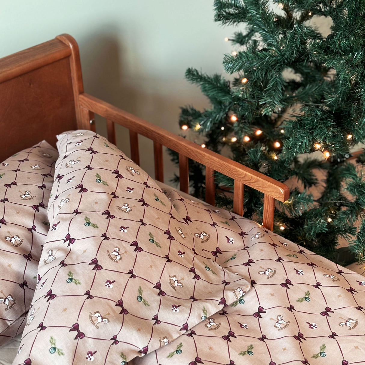 By Mats - Baby sengetøj - 100% Blødt bomuld - 70x100 cm - Noel