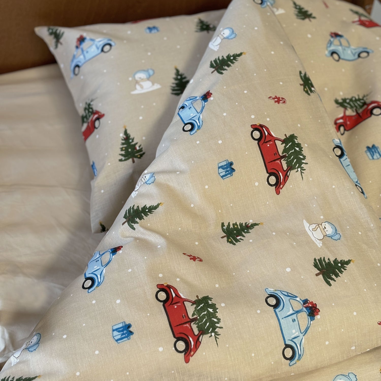 By Mats - Baby sengetøj - 100% Blødt bomuld - 70x100 cm - Christmas Drive