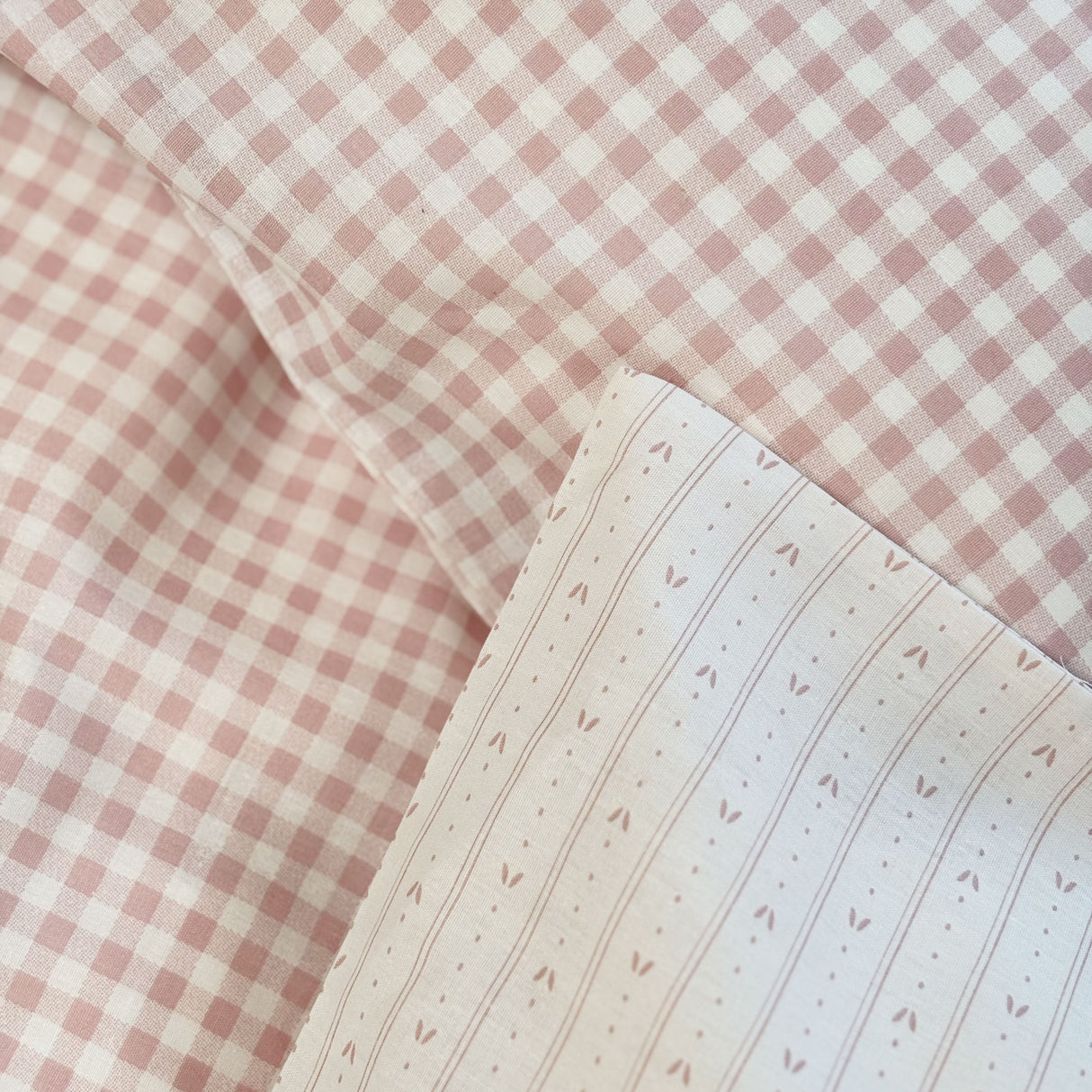 By Mats - Junior sengetøj - 100% Blødt bomuld - 100x140 cm - Blush Check