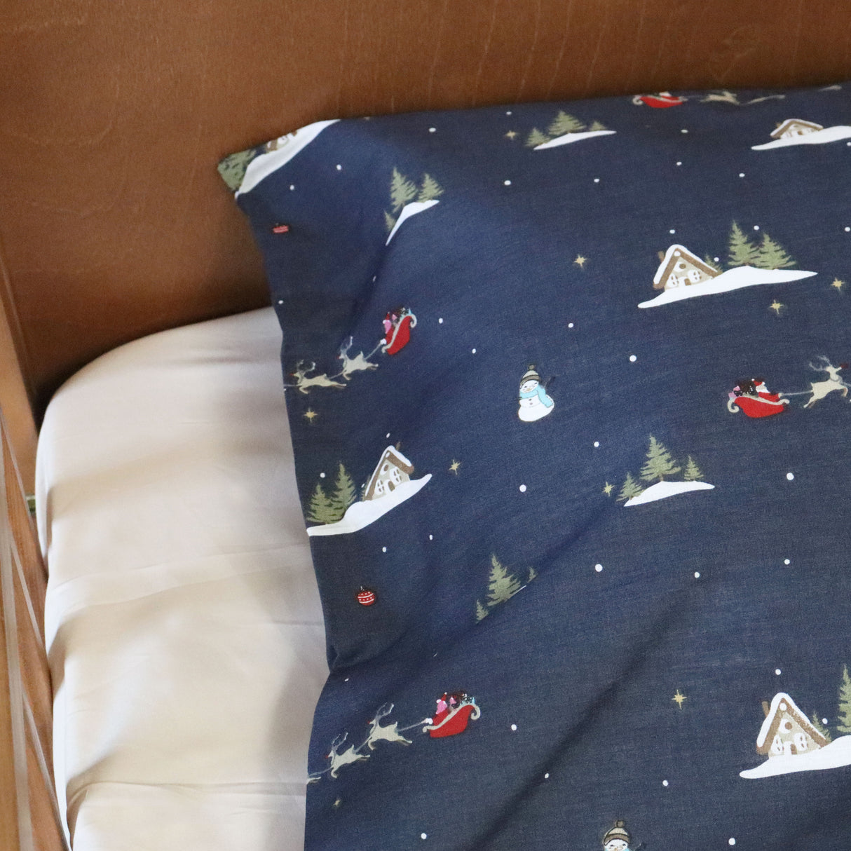 By Mats - Junior sengetøj - 100% Blødt bomuld - 100x140 cm - Santa Is Coming