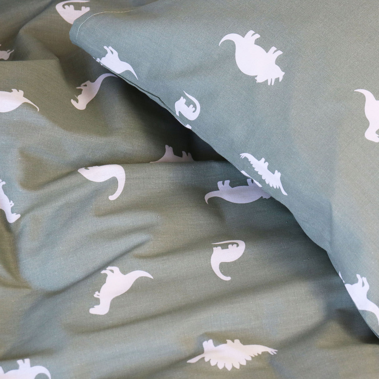 By Mats - Junior sengetøj - 100% Blødt bomuld - 100x140 cm - Dino World