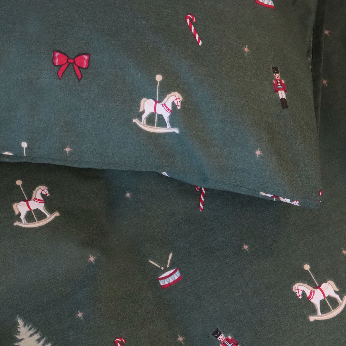 By Mats - Junior sengetøj - 100% Blødt bomuld - 100x140 cm - Christmas Toys