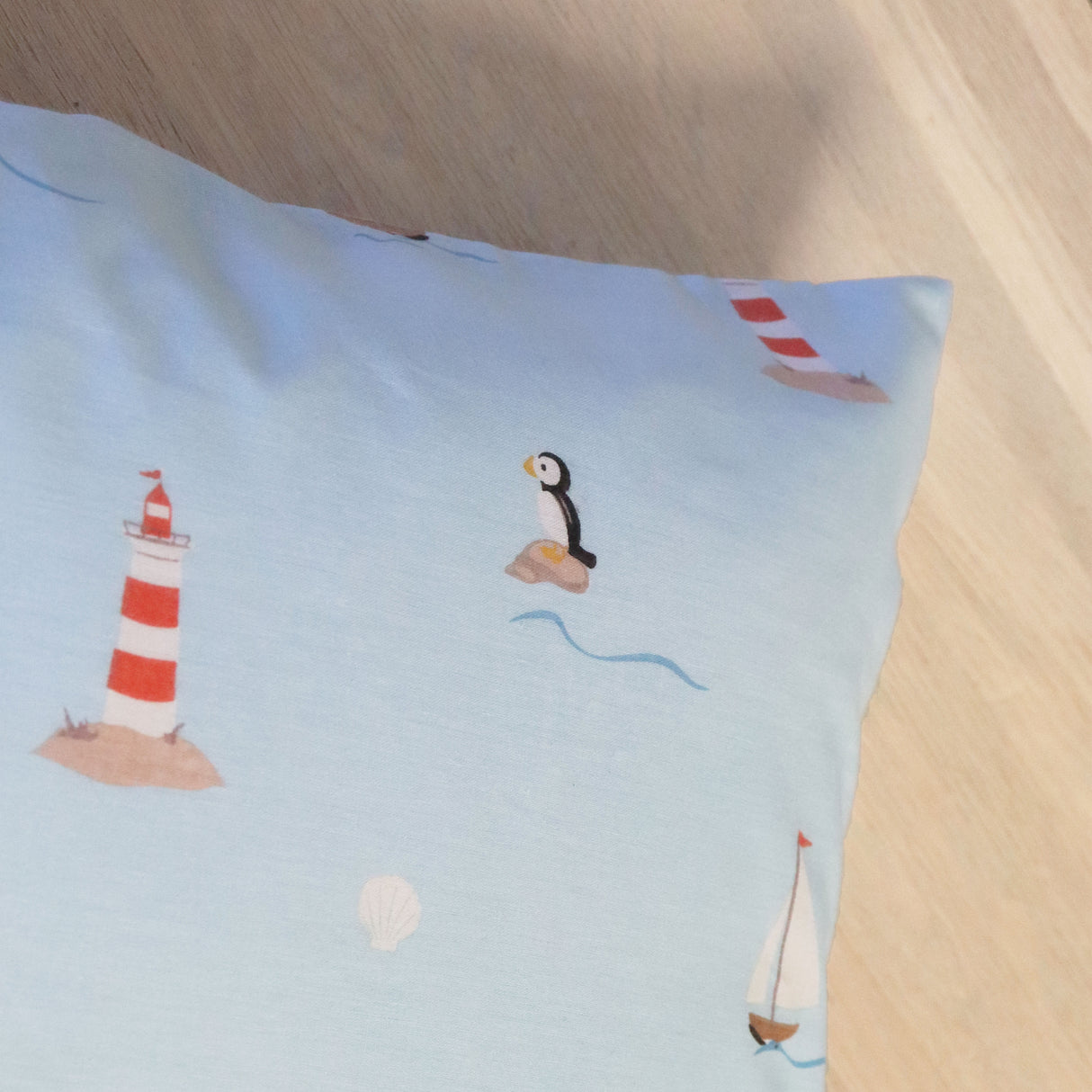 By Mats - Junior sengetøj - 100% Blødt bomuld - 100x140 cm - Sailor Puffin