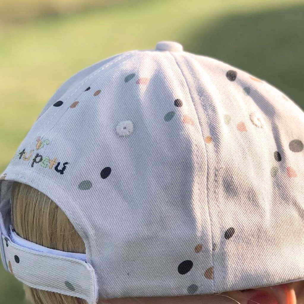 Petu Petu - Kasket til børn - 5-7 år - Råhvid med prikker