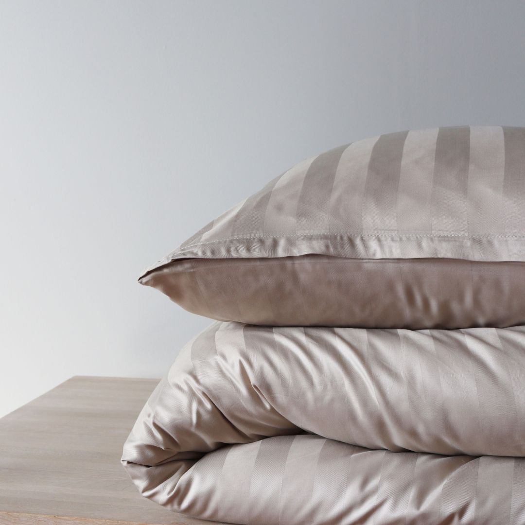 B - Senior sengetøj - 140x200 cm - 100% Bambus - Beige stripe
