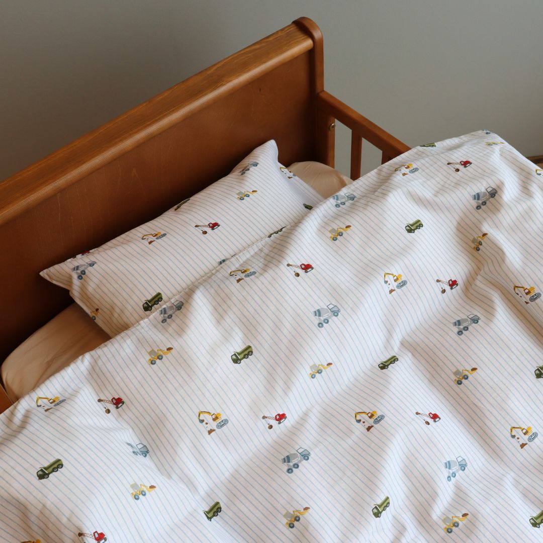By Mats - Baby sengetøj - 100% Blødt bomuld - 70x100 cm - Excavators