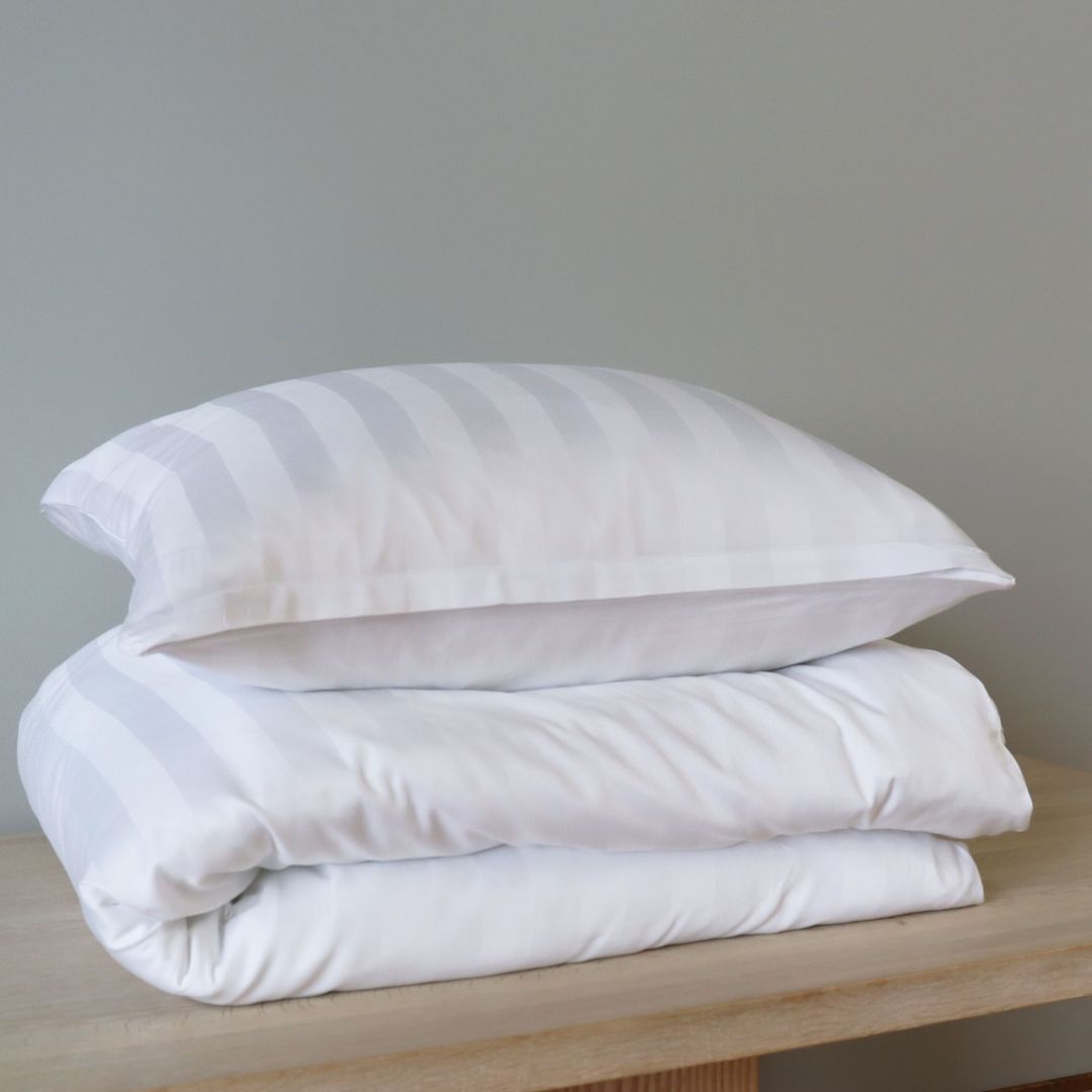B - Senior sengetøj - 140x200 cm - 100% Bambus - White stripe