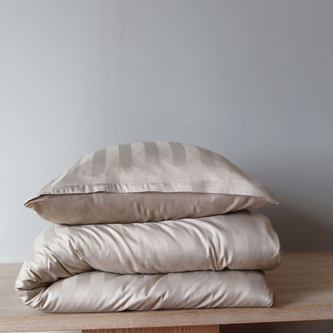 B - Senior sengetøj - 140x200 cm - 100% Bambus - Beige stripe