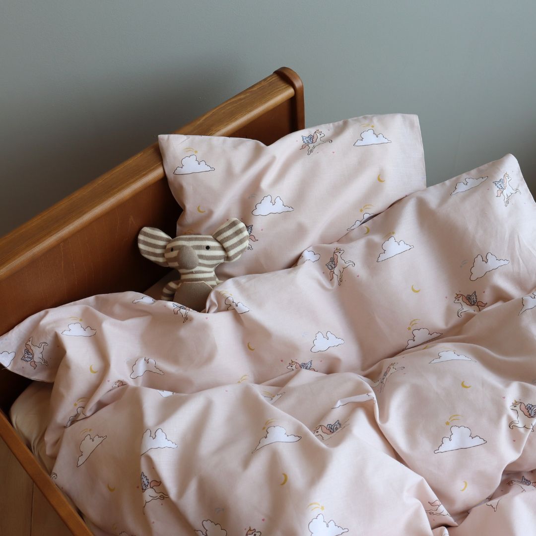 By Mats - Baby sengetøj - 100% Blødt bomuld - 70x100 cm - Unicorn Dream