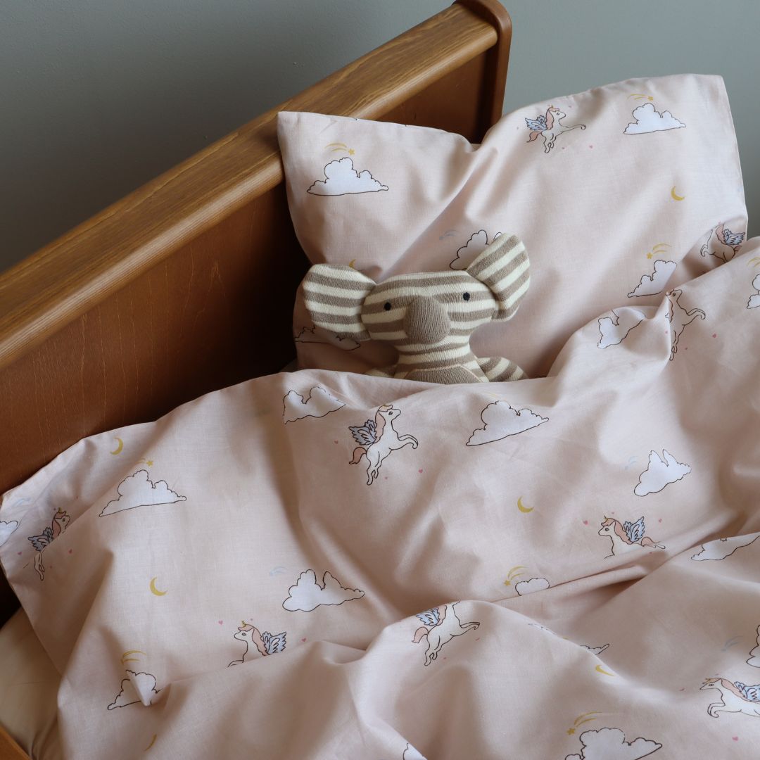 By Mats - Baby sengetøj - 100% Blødt bomuld - 70x100 cm - Unicorn Dream