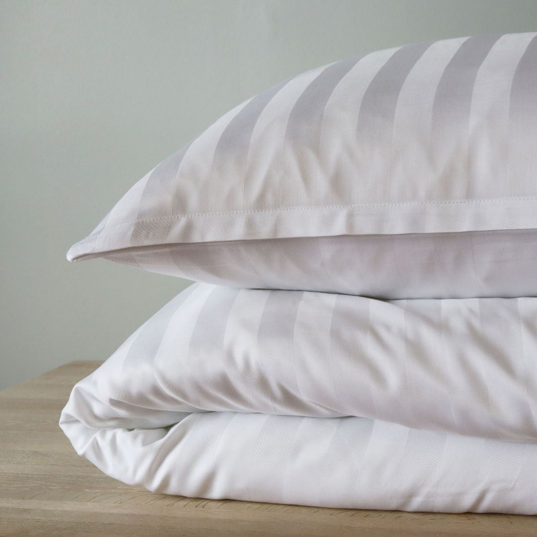 B - Senior sengetøj - 140x200 cm - 100% Bambus - White stripe