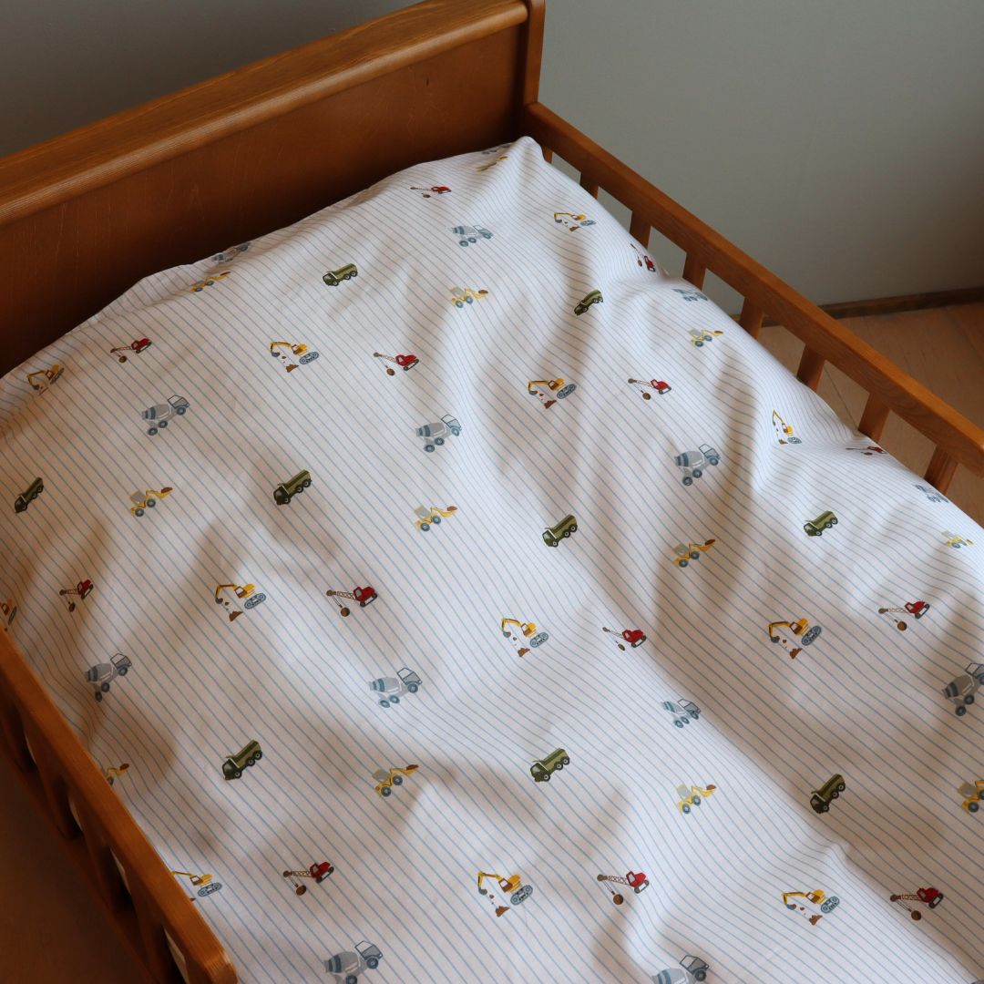 By Mats - Baby sengetøj - 100% Blødt bomuld - 70x100 cm - Excavators