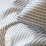 By Mats - Baby sengetøj - 100% Blødt bomuld - 70x100 cm - Blue Pin Stripe