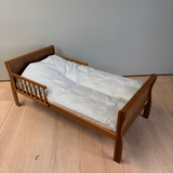 By Mats - Baby sengetøj - 100% Blødt bomuld - 70x100 cm - Blue Pin Stripe