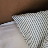 By Mats - Baby sengetøj - 100% Blødt bomuld - 70x100 cm - Green Double Stripe