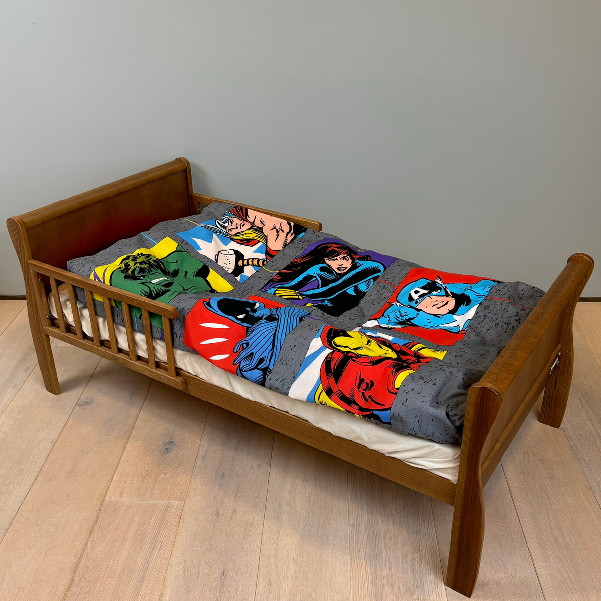 B - Junior sengetøj - Avengers - 100x140 cm - 100% Bomuld