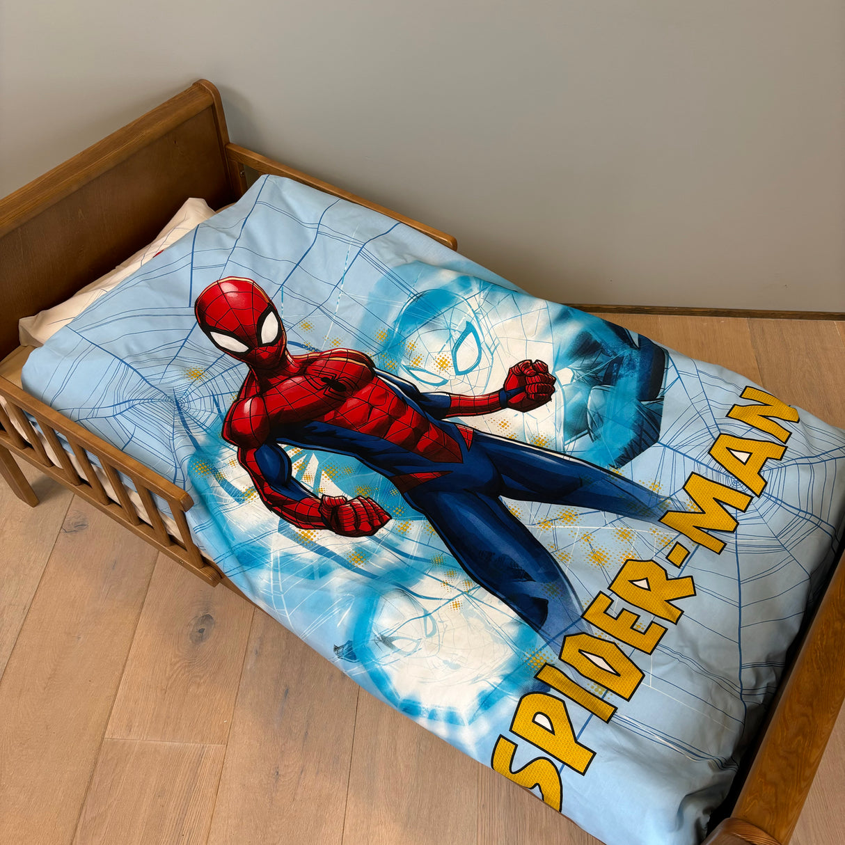 B - Junior sengetøj - Spiderman - 100x140 cm - 100% Bomuld