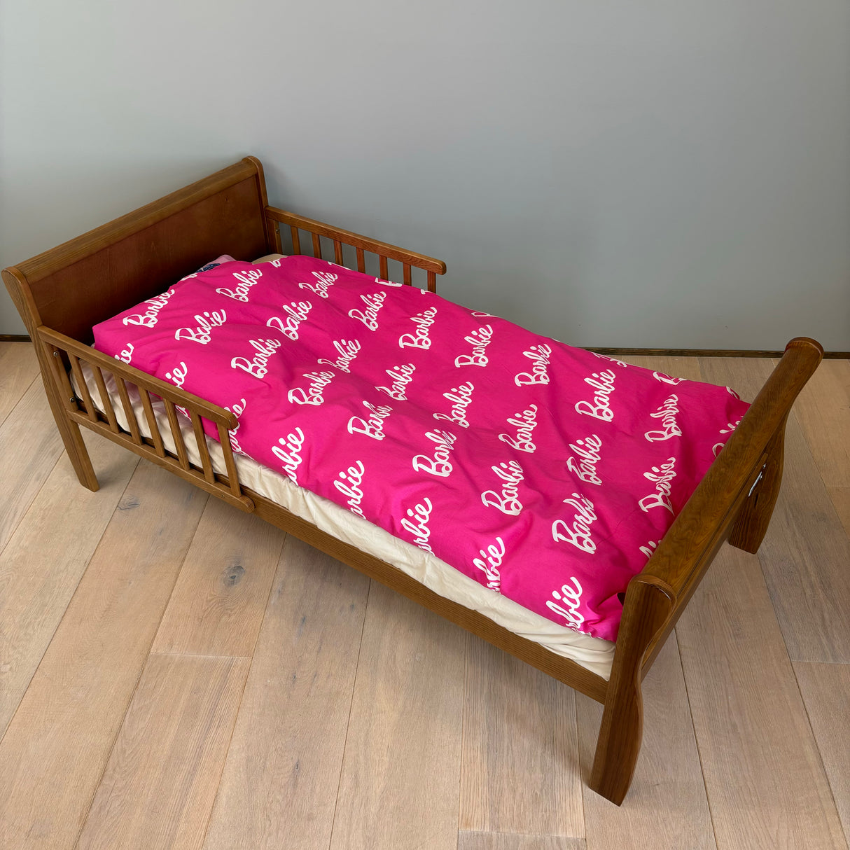 B - Junior sengetøj - Barbie - 100x140 cm - 100% Bomuld