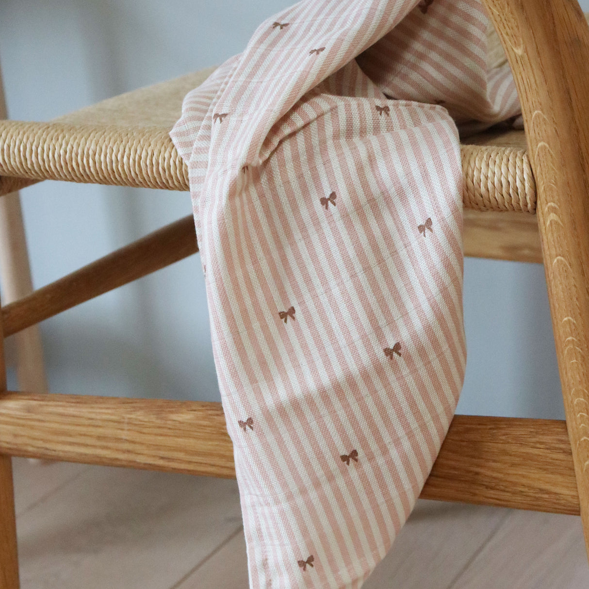 nuuroo - Bambus svøb - 100% bambus - 110x110 cm - Stripe Bow