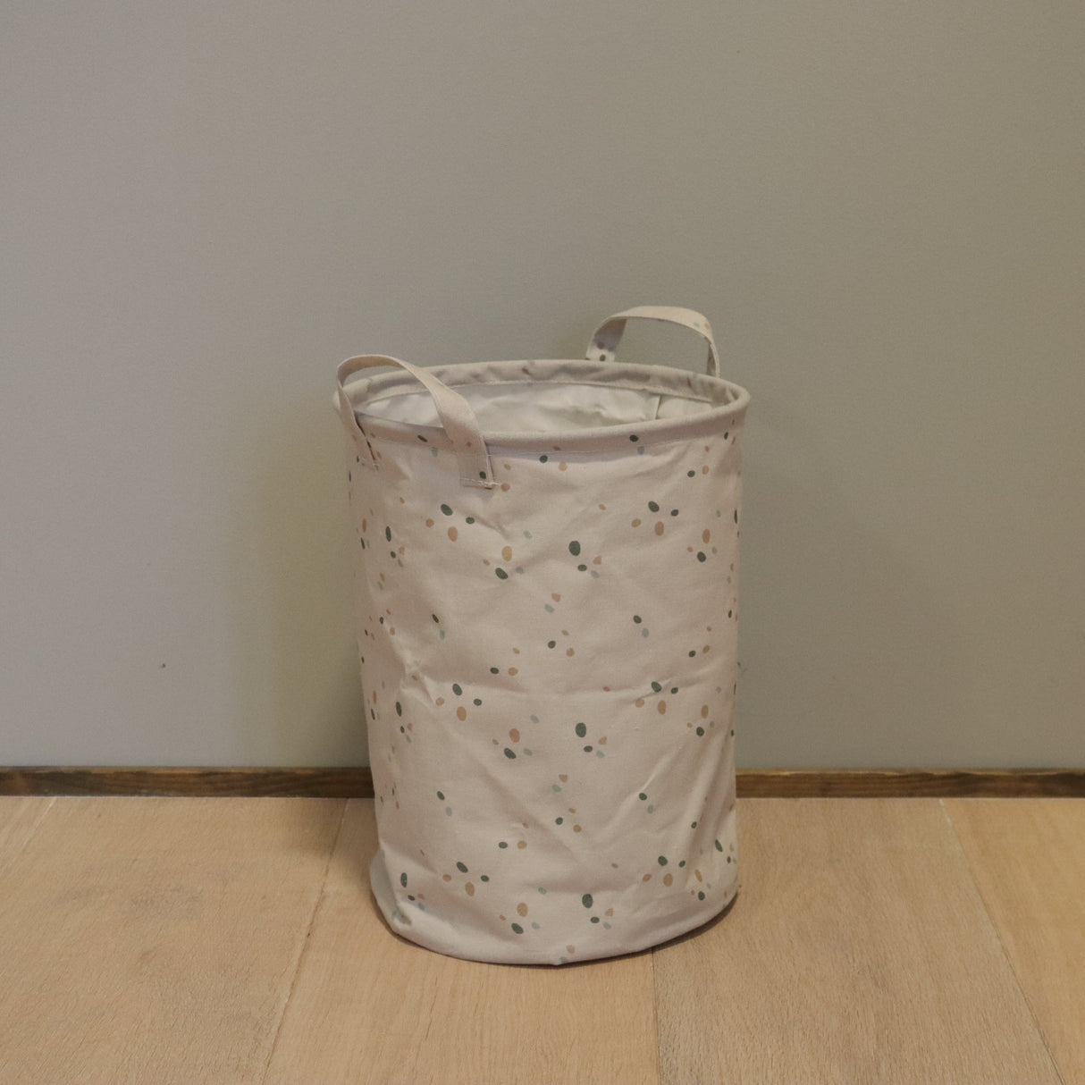 Petu Petu - Quiltet opbevaringskurv - 46x40 cm - Hvid med prikker