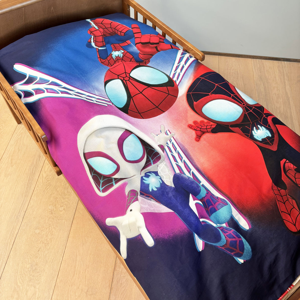 B - Senior sengetøj - 140x200 cm - 100% Bomuld - Spidey
