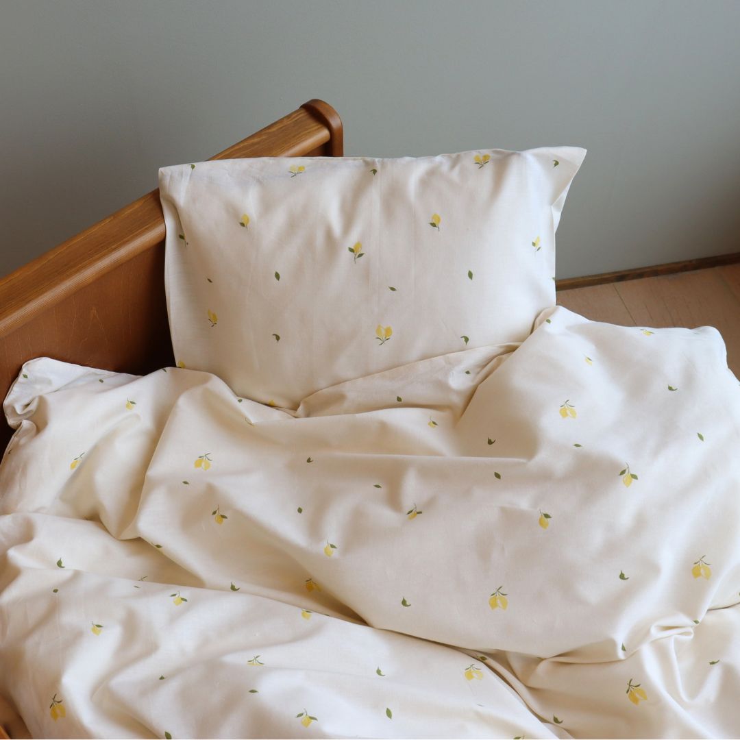 By Mats - Baby sengetøj - 100% Blødt bomuld - 70x100 cm - Lemons