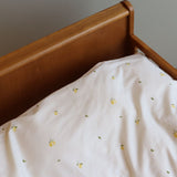 By Mats - Baby sengetøj - 100% Blødt bomuld - 70x100 cm - Lemons