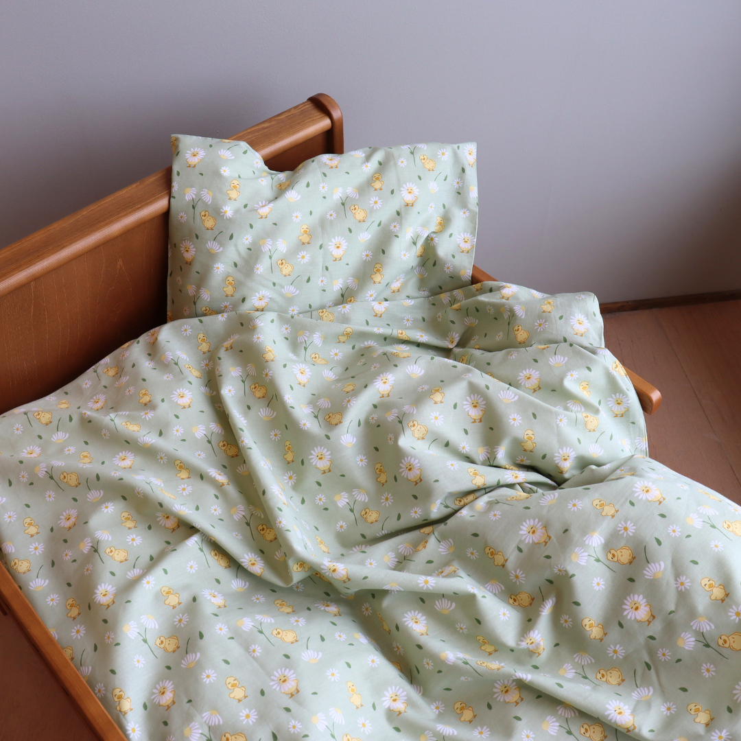 By Mats - Baby sengetøj - 100% Blødt bomuld - 70x100 cm - Ducklings